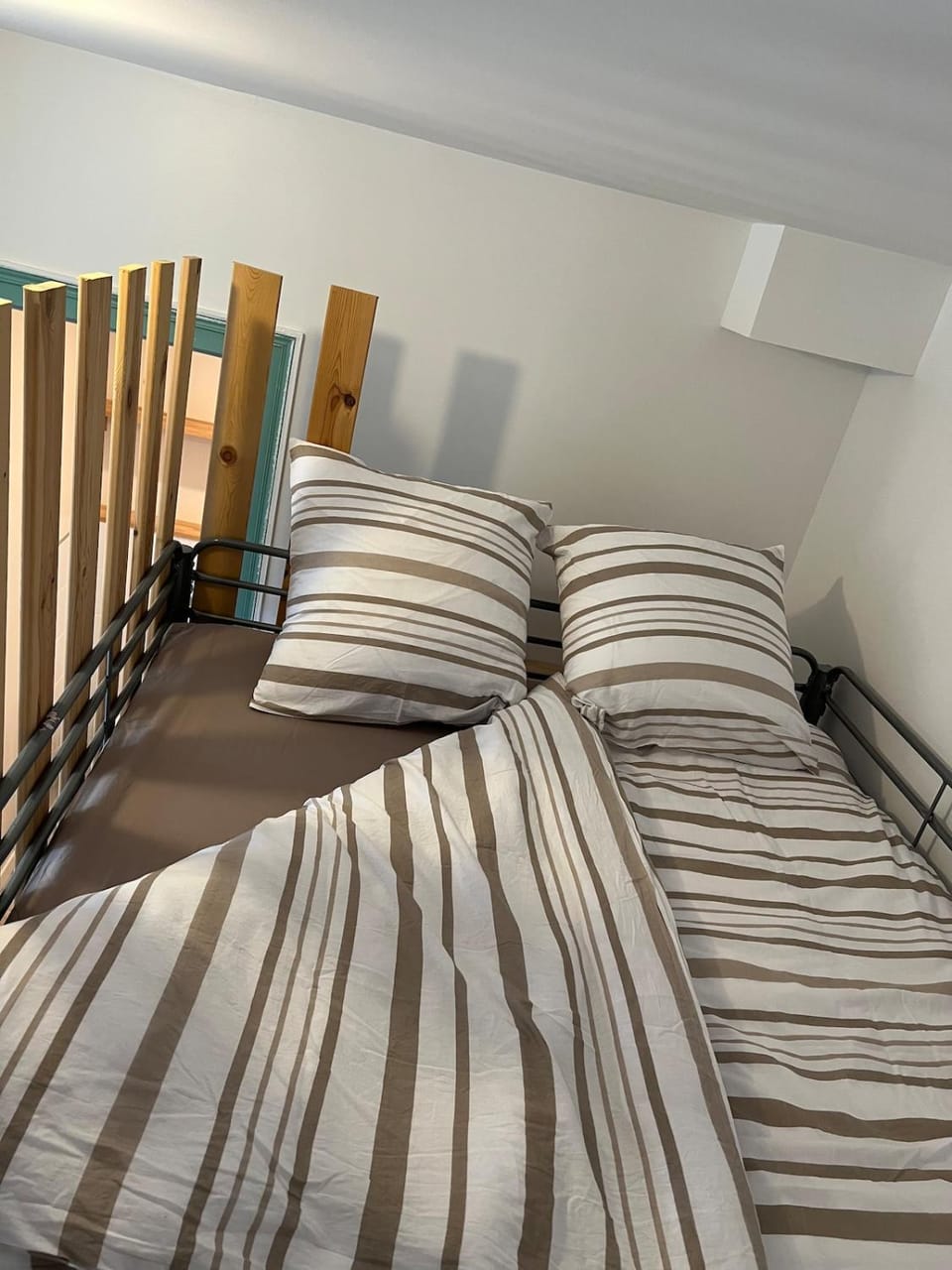 Bed, bunk bed