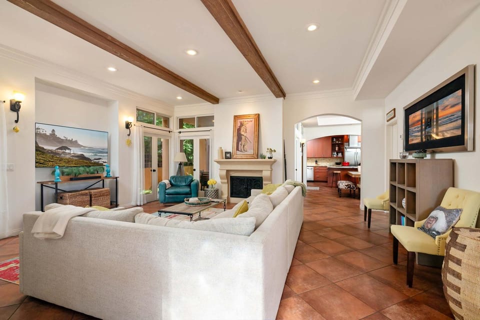 La Jolla Gem Ocean Views Walk to Village Beach House in La Jolla