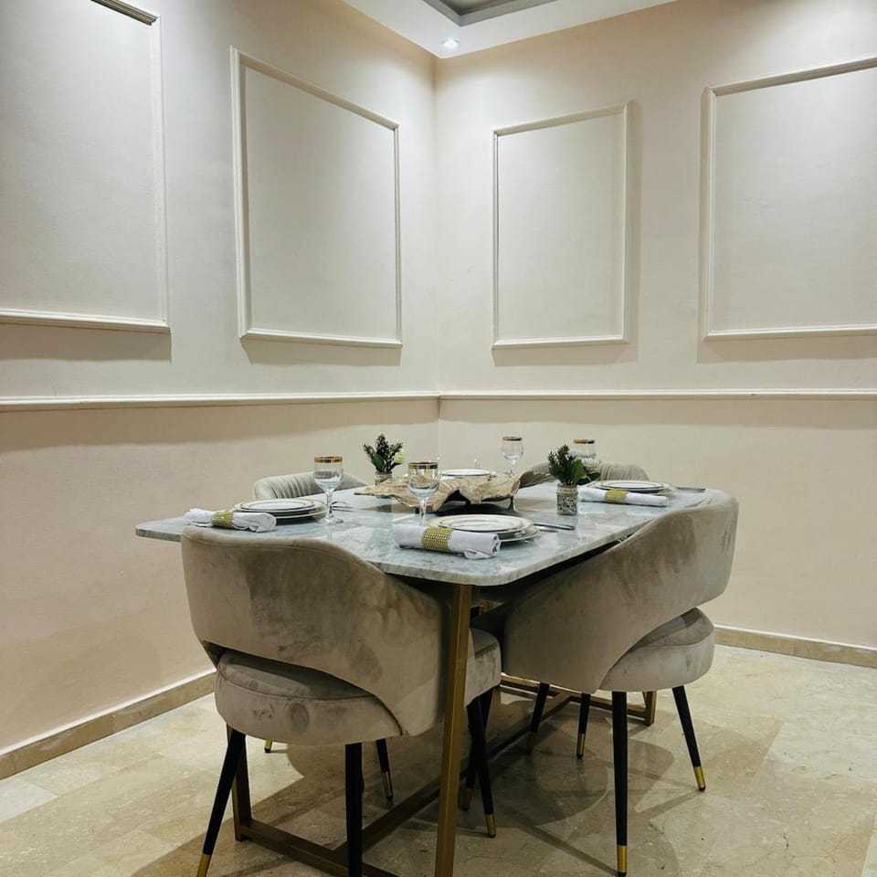 Seating area, Dining area