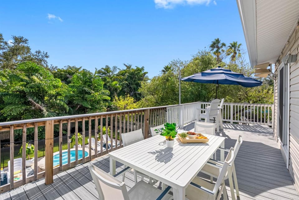 Family-Friendly Retreat Pool & Game Room by Crystal Beach House in Crystal Beach