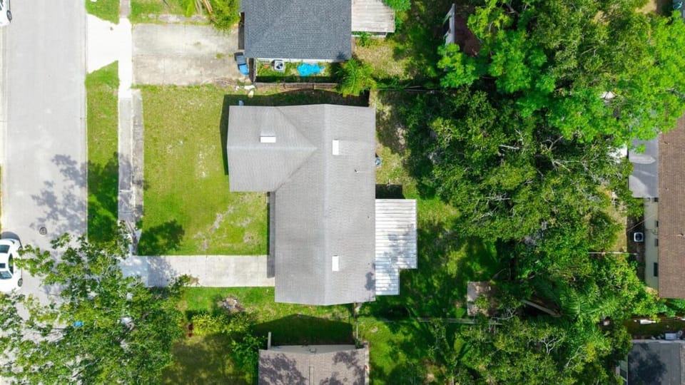 King-Style Retreat - 4 BR - Family Friendly House in Tampa