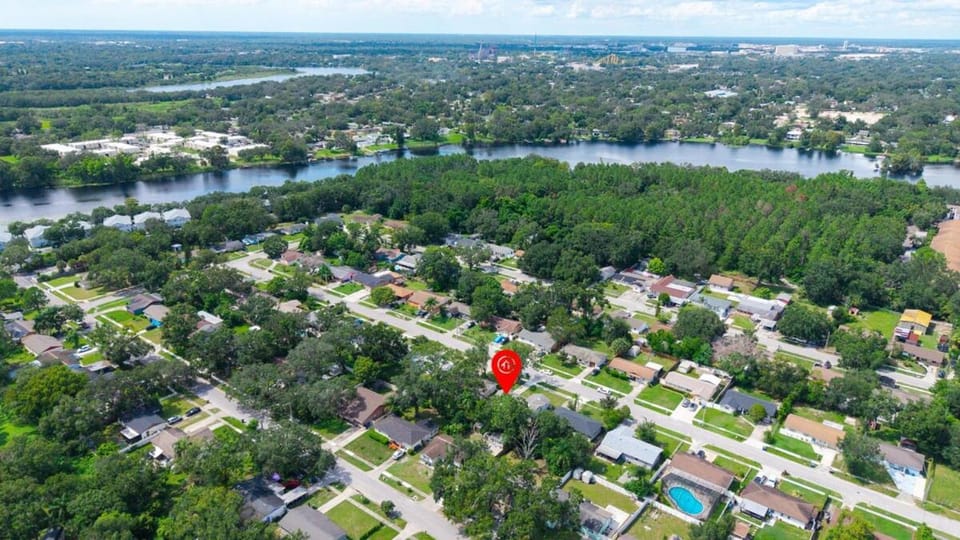 King-Style Retreat - 4 BR - Family Friendly House in Tampa