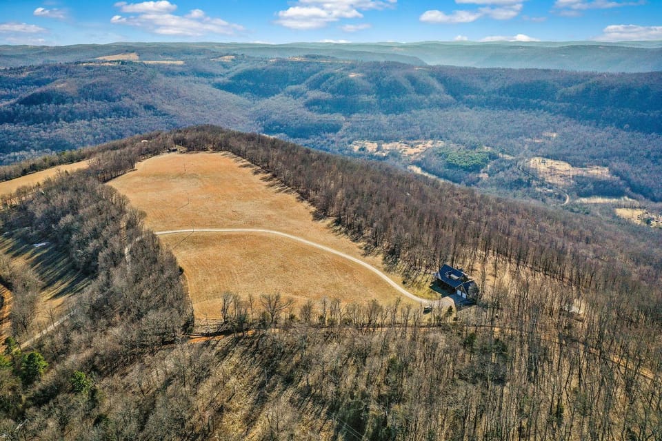 Ozark Retreat with Mountain Views Fire Pit & Deck House in Buffalo River