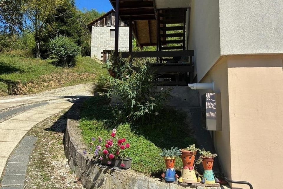 Location, children, Family