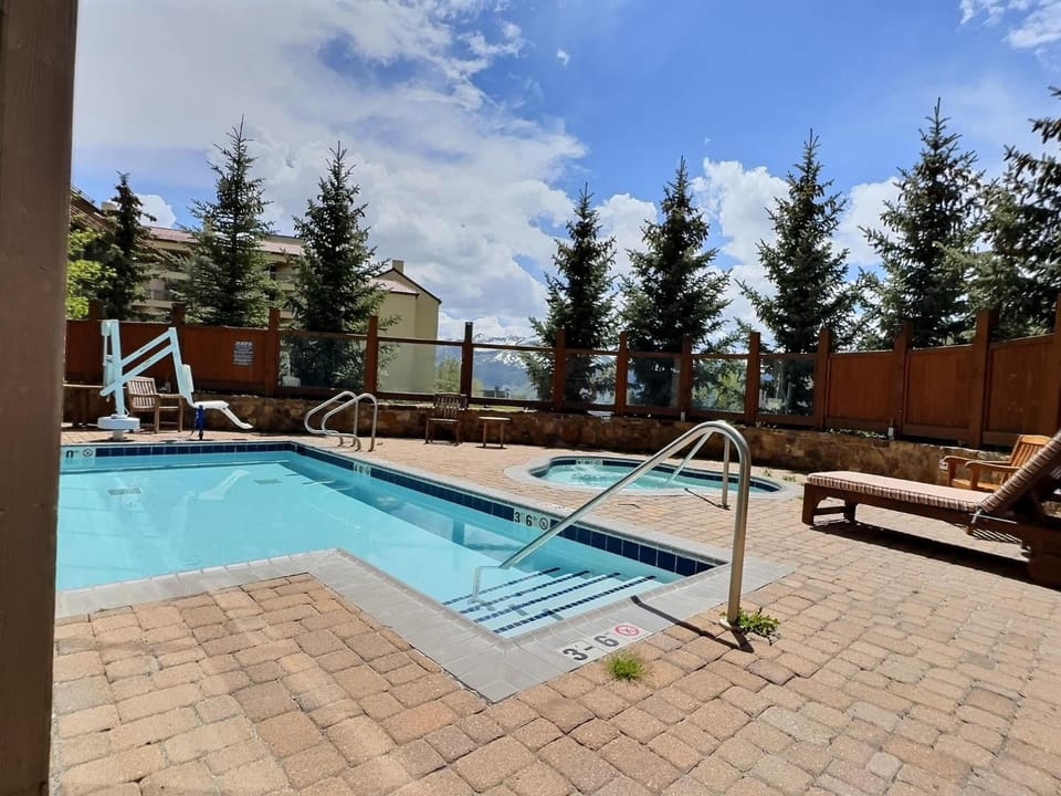 Day, Swimming pool