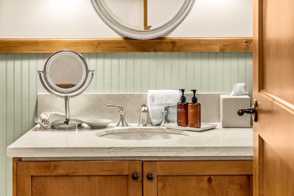 Bathroom, towels