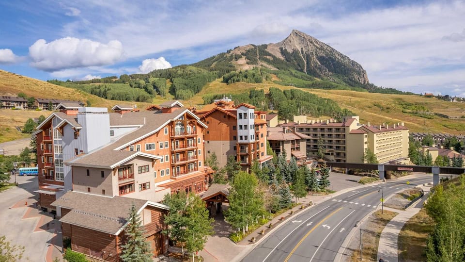 Property building, Day, Mountain view, Street view, Location