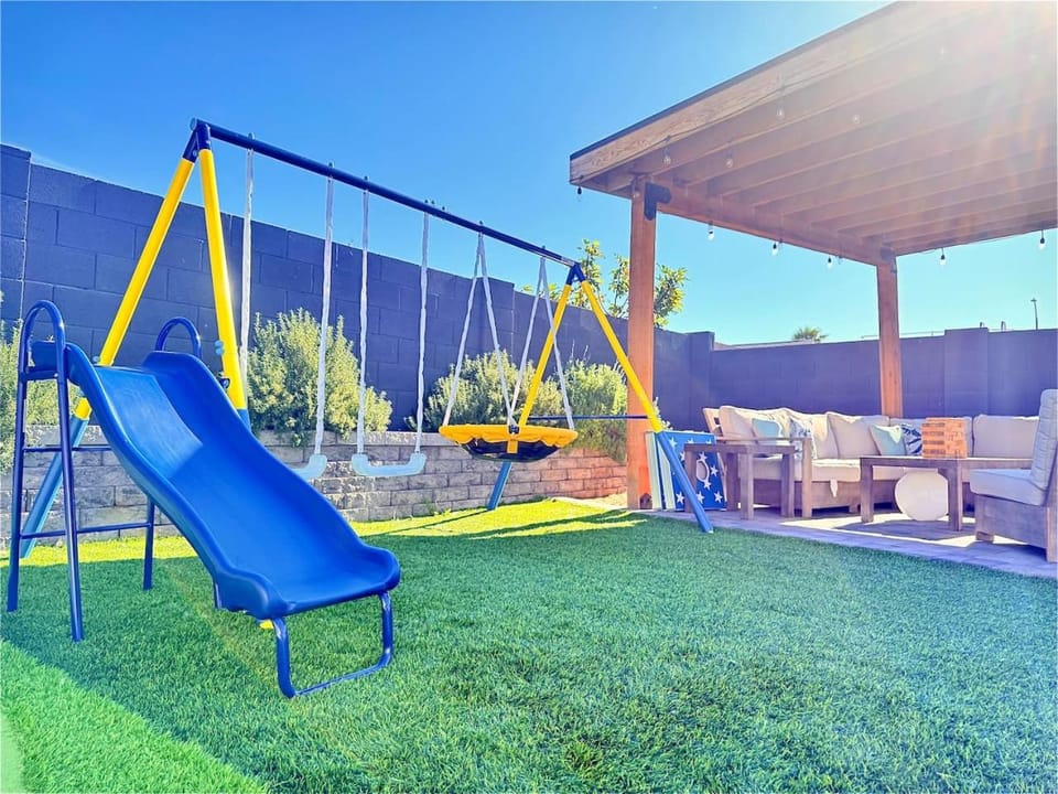Free Heated PoolHot TubKing BedSwing SetGames House in Mesa