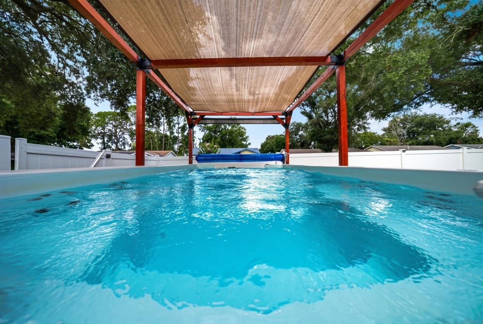 Home with Pickleball Court Private Gym Big Backyard House in Valrico