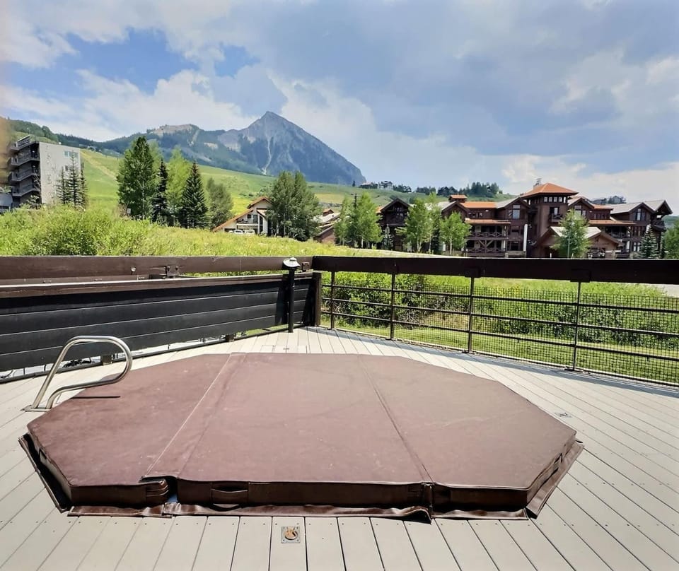 Day, View (from property/room), Mountain view