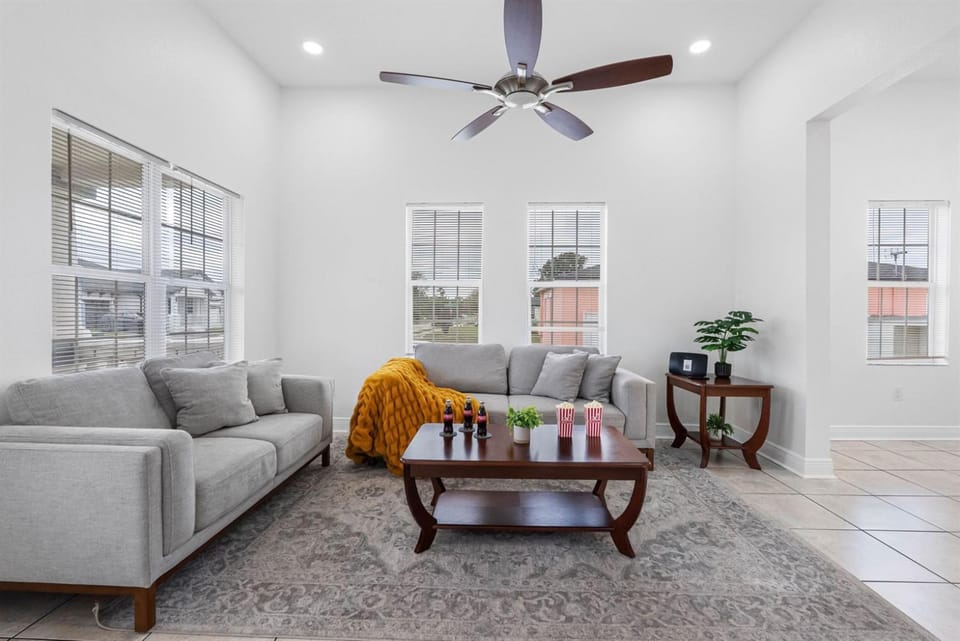 Tampa 5BR Gem Close to Beach, Parks & Fun House in Tampa
