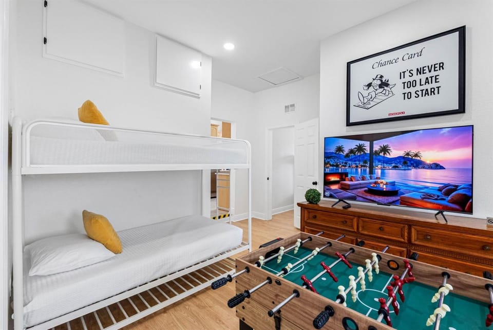 Tampa 5BR Gem Close to Beach, Parks & Fun House in Tampa