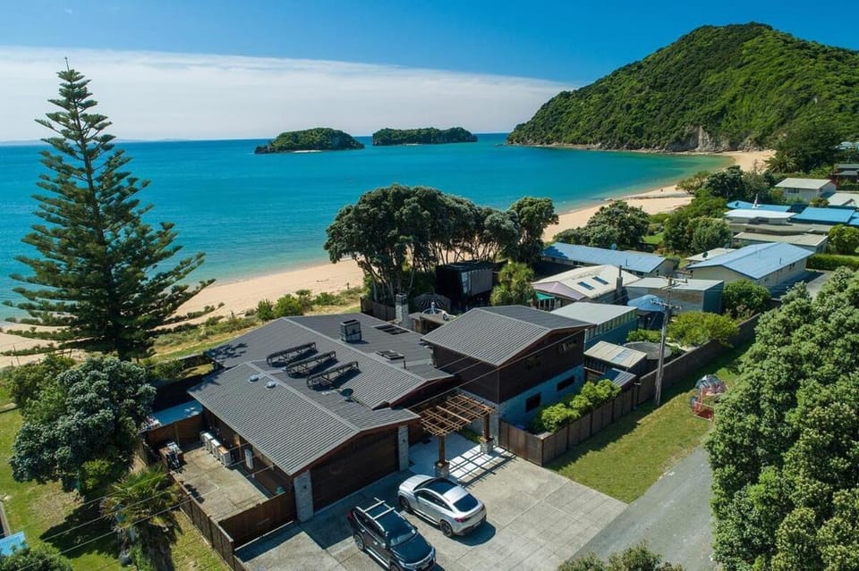 Tata Tides Beach Front Retreat House in Tasman District, Tasman, New Zealand