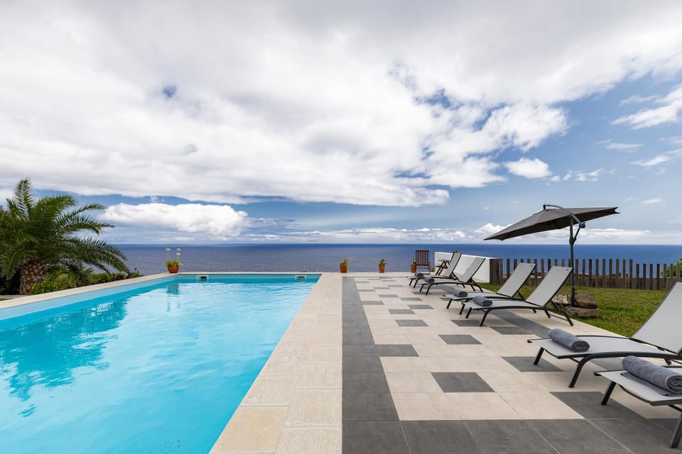 Day, View (from property/room), Pool view, Sea view, Swimming pool, sunbed