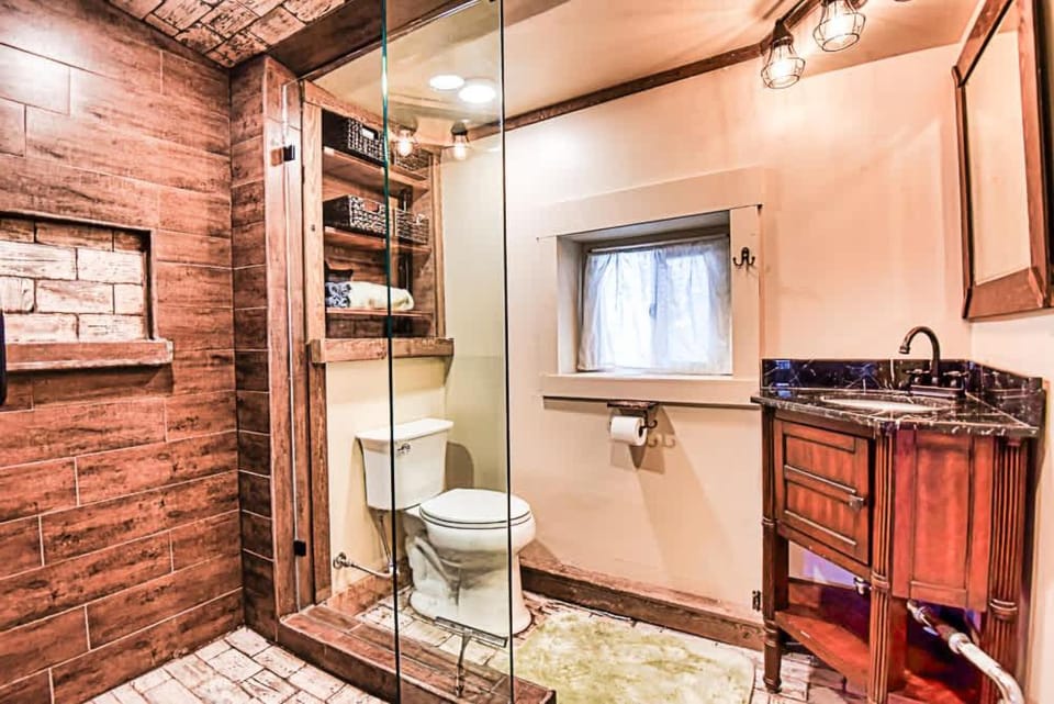 Toilet, Bathroom, towels