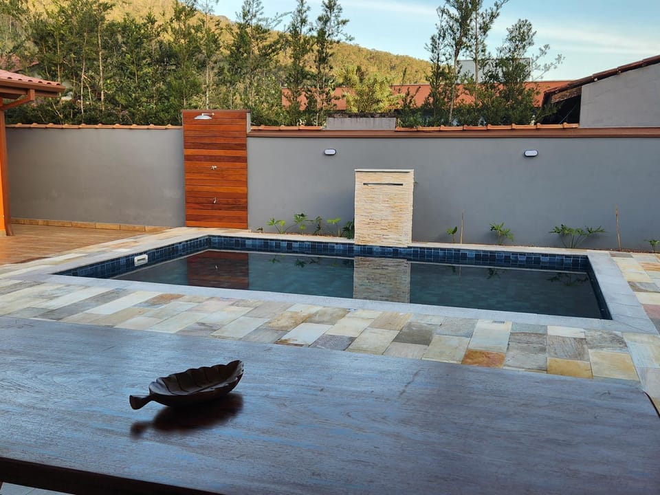 Refúgio de praia à beira da montanha House in Caraguatatuba