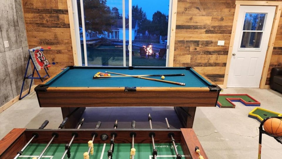 Billiard, Game Room