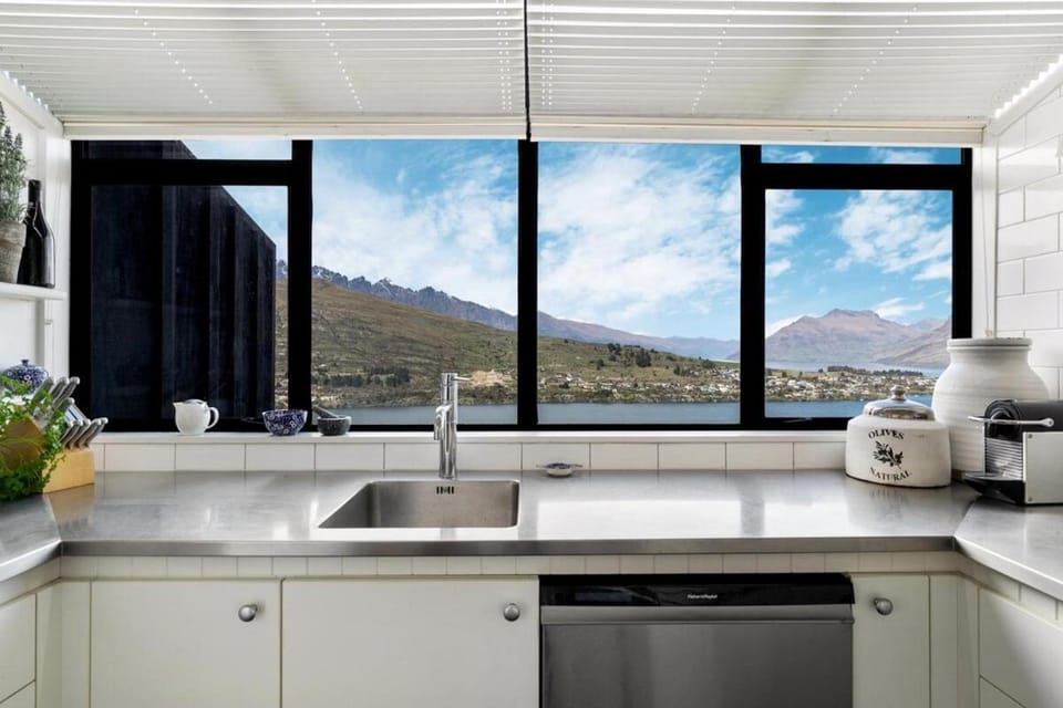 Natural landscape, Coffee/tea facilities, Kitchen or kitchenette, Mountain view