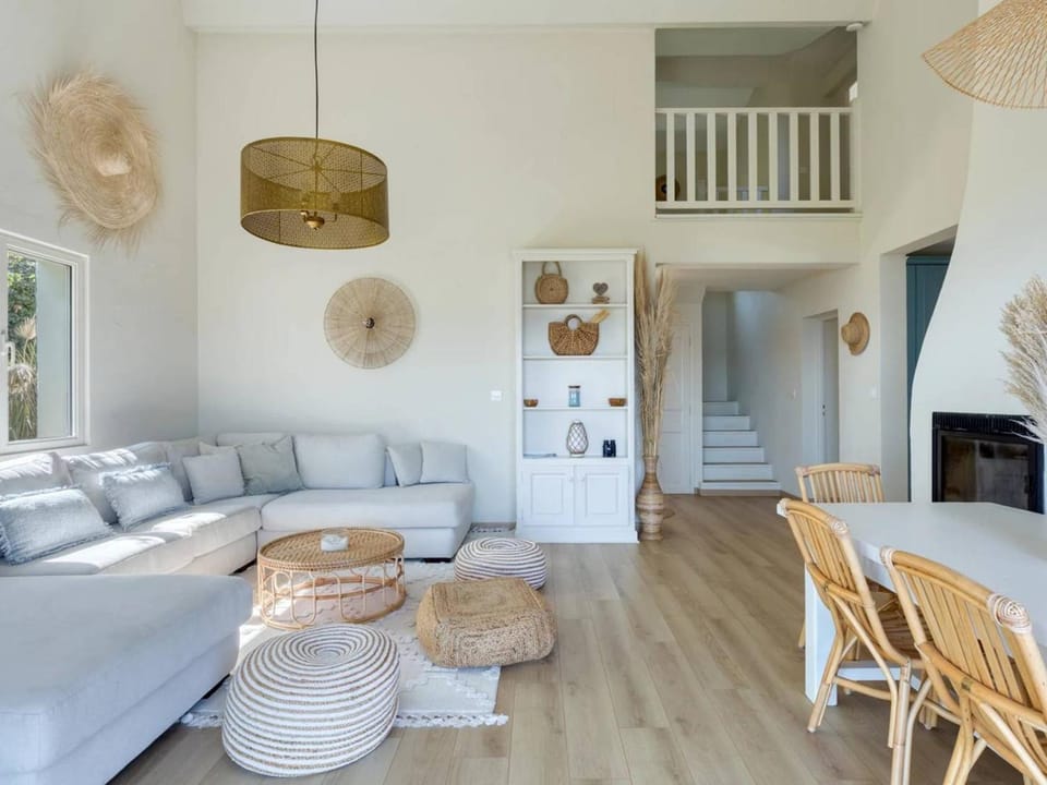 Villa Rénovée Cap Bénat - Piscine & Confort - FR-1-816-34 Villa in Bormes-les-Mimosas