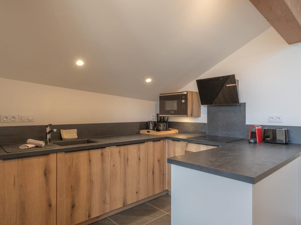 Appartement moderne aux pieds des pistes, Alpe d'Huez - FR-1-645-92 Apartment in Huez
