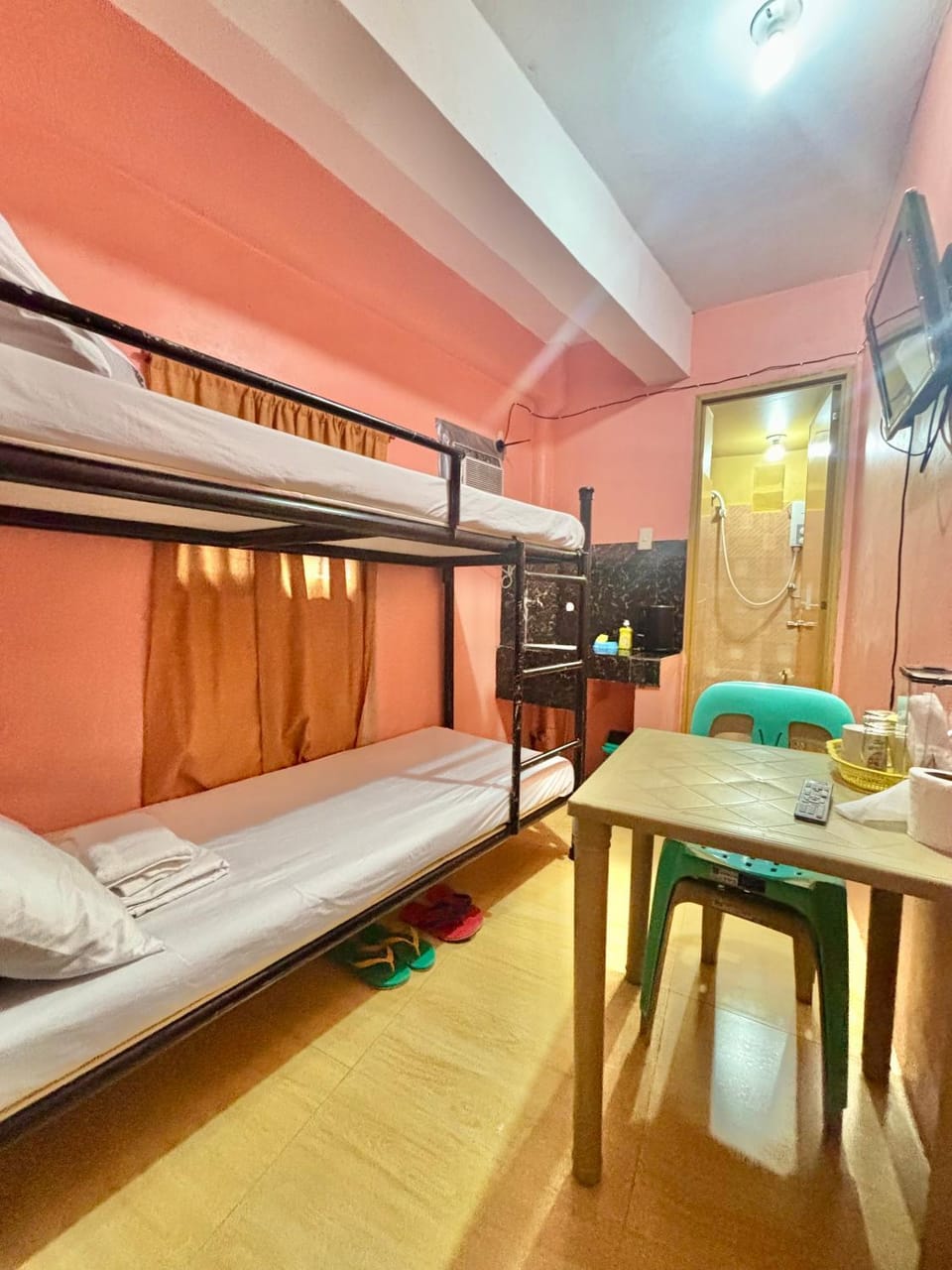 Bedroom, bunk bed