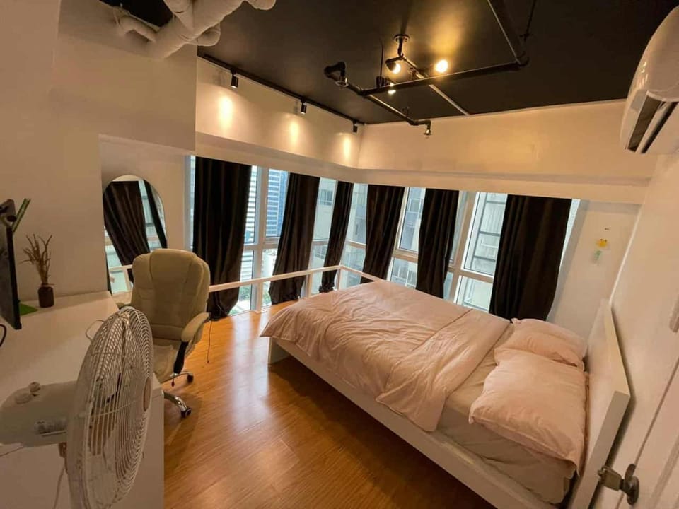 Spacious 1BR Loft with Flex Room in BGC Apartment hotel in Makati