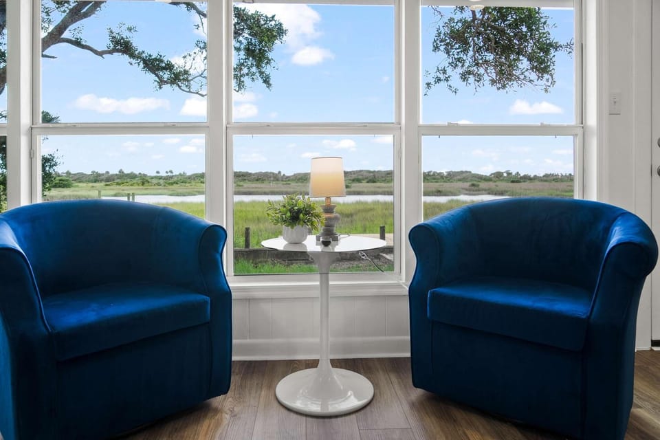 Waterfront Serenity Steps to Beach Fire Pit BBQ House in Vilano Beach
