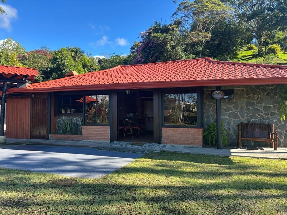 Posada de Leda y Jose, Casa de campo en la zona de Santa Cruz de Turrialba House in Cartago Province, Costa Rica