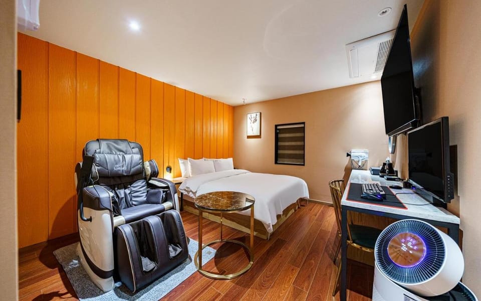 Property building, Photo of the whole room, Bedroom