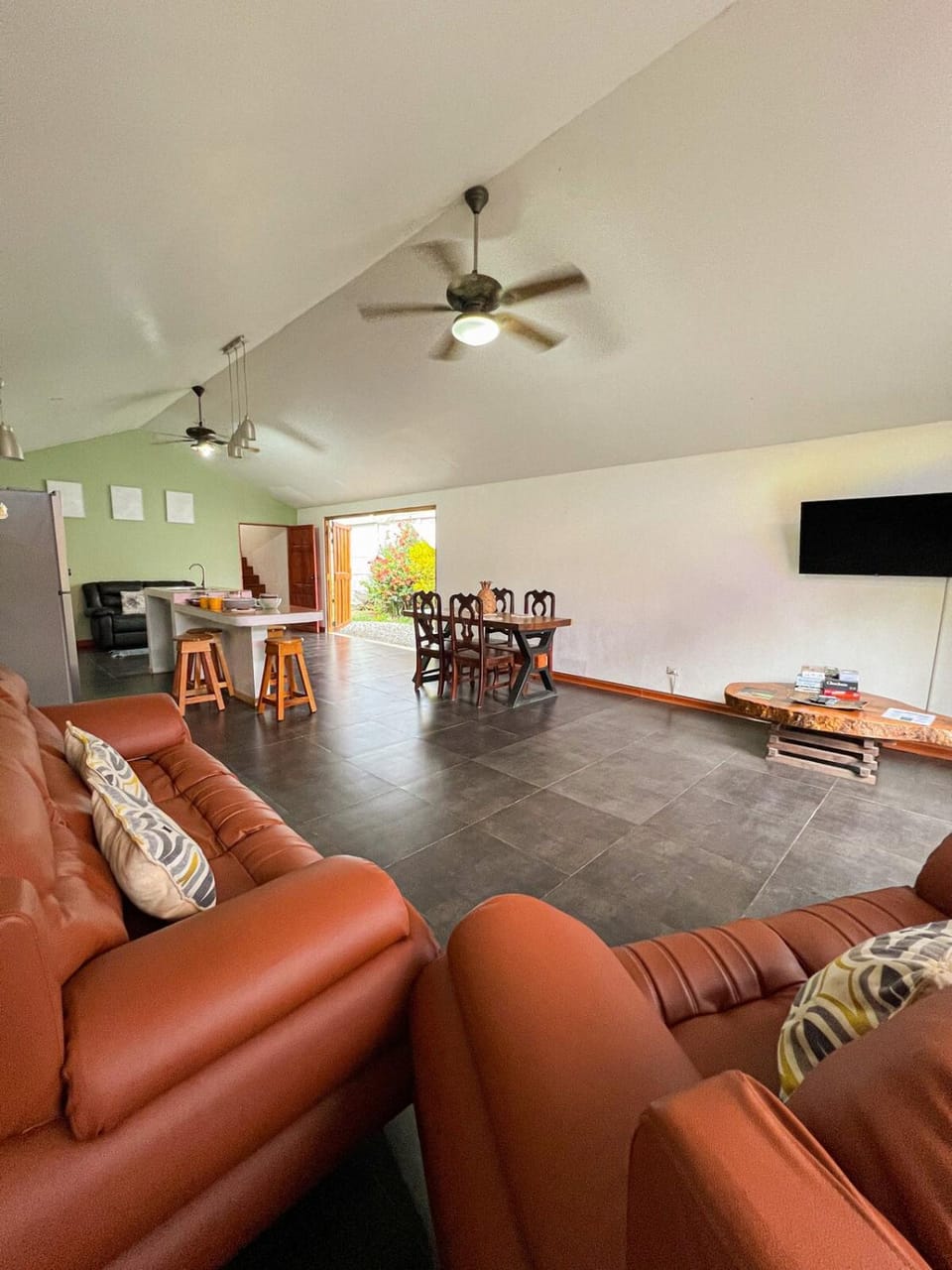 TV and multimedia, Kitchen or kitchenette, Living room, Dining area