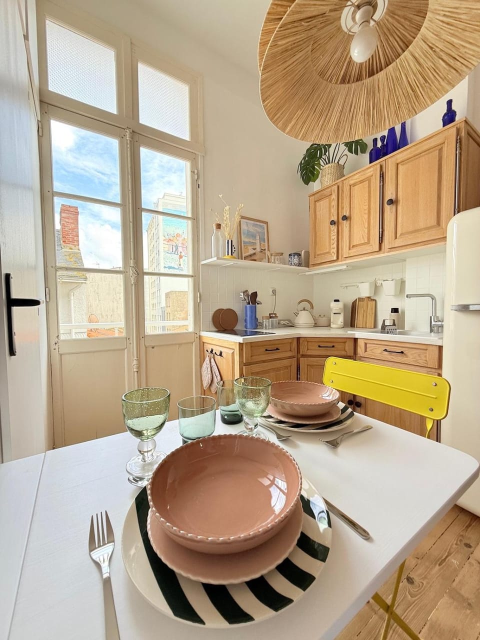 Kitchen or kitchenette, Dining area