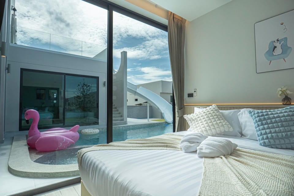 Patio, Bed, View (from property/room), Balcony/Terrace, Photo of the whole room, Seating area, Bedroom, Pool view, Swimming pool, sunbed, towels
