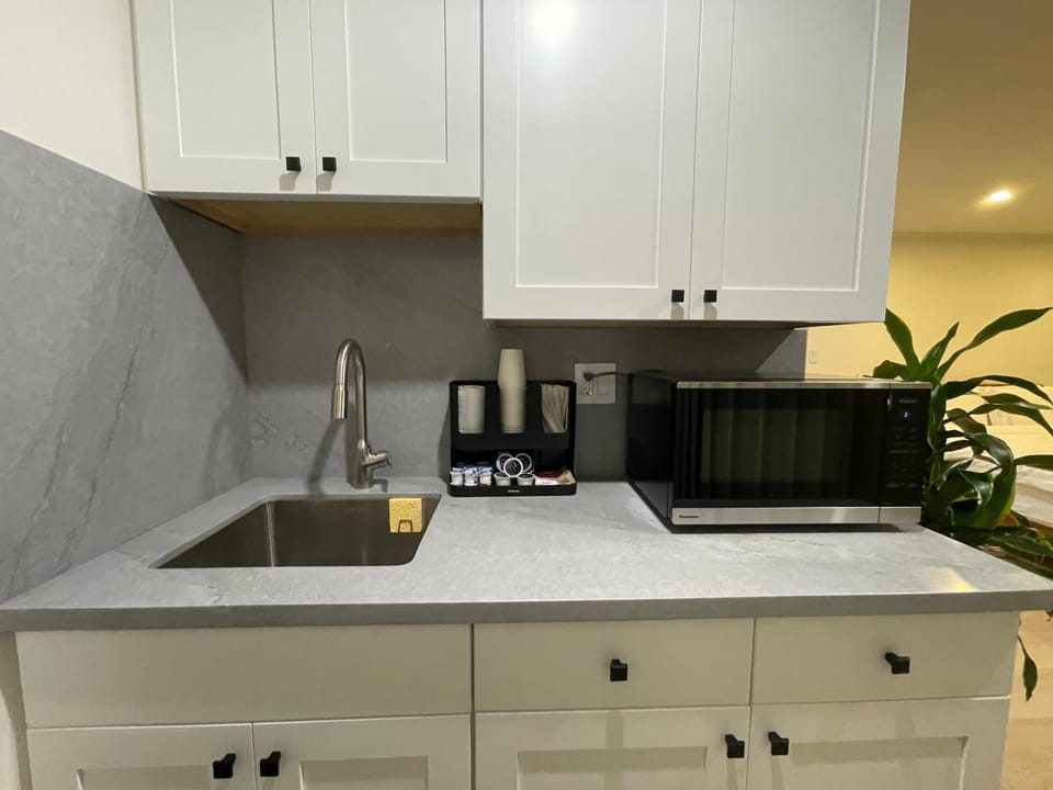 Quiet Private Room Near SFO with Free Parking Bed and Breakfast in San Bruno
