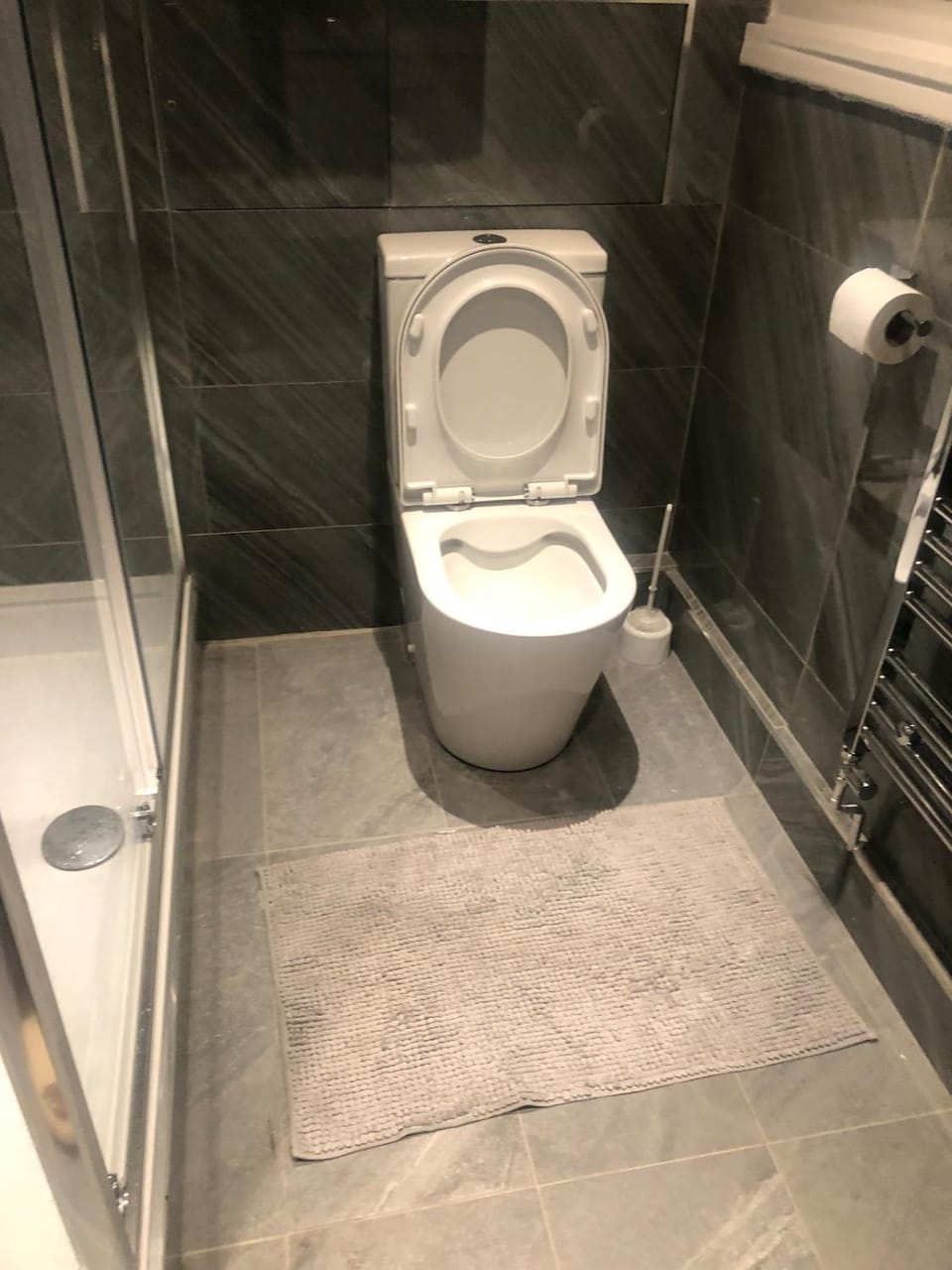 96TR Double bed bedroom - Edmonton green Apartment in London