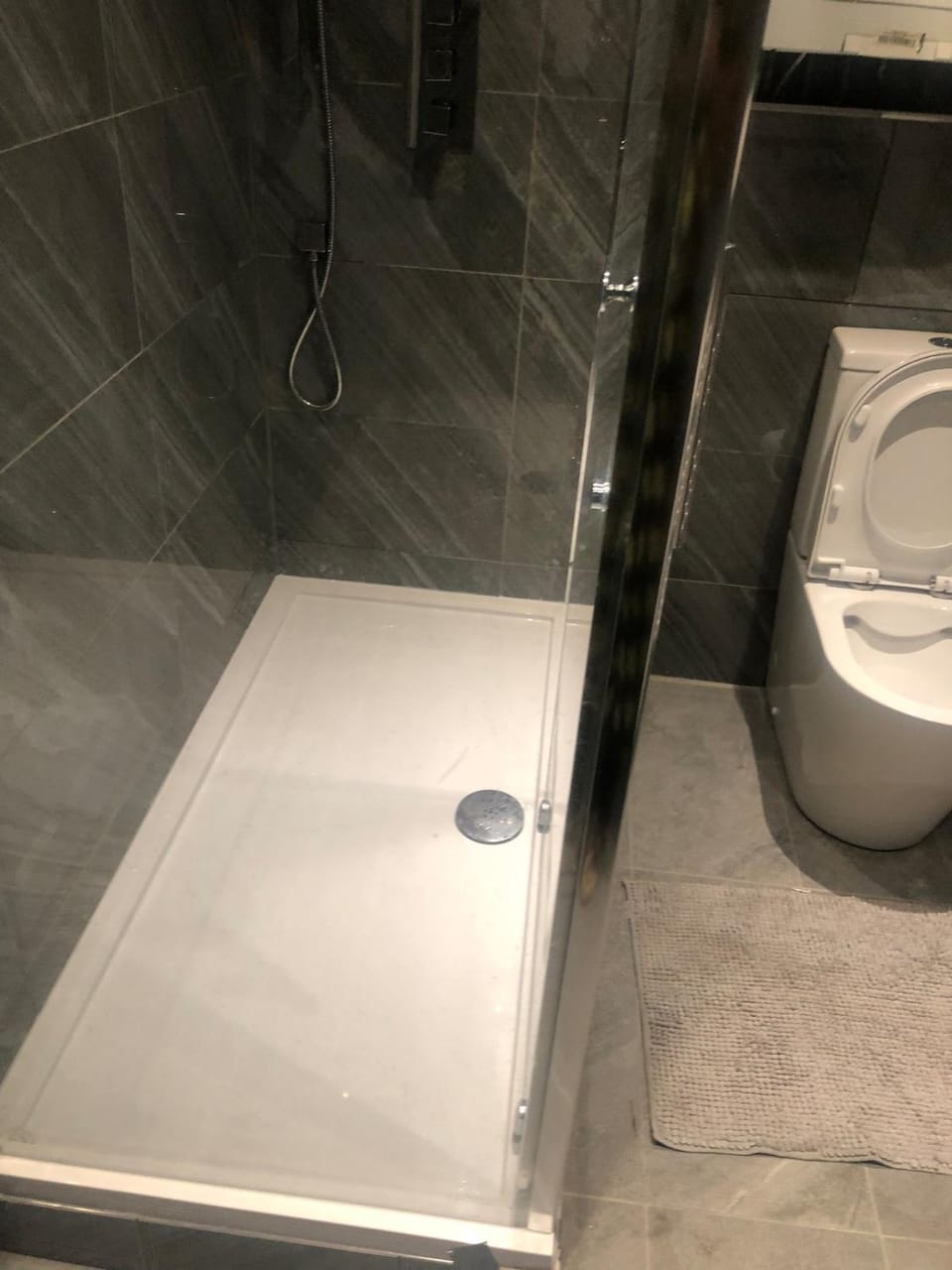 96TR Double bed bedroom - Edmonton green Apartment in London