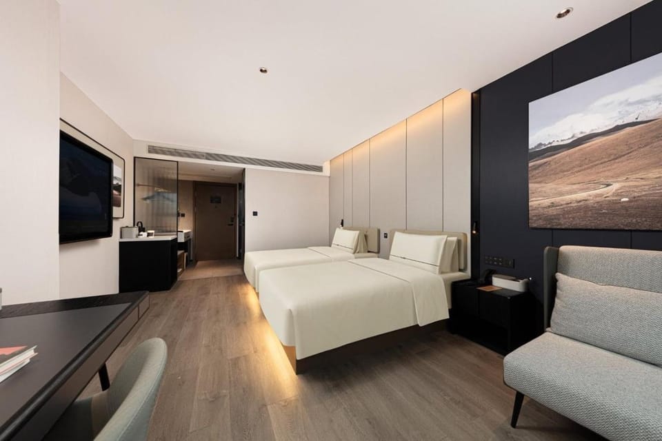 Atour Hotel Yiwu's Heart Xiuhu Park Hotel in Hangzhou