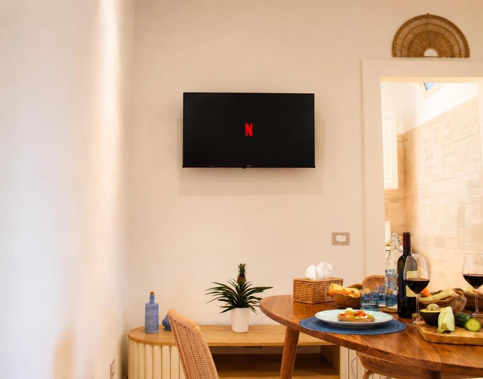 TV and multimedia, Dining area