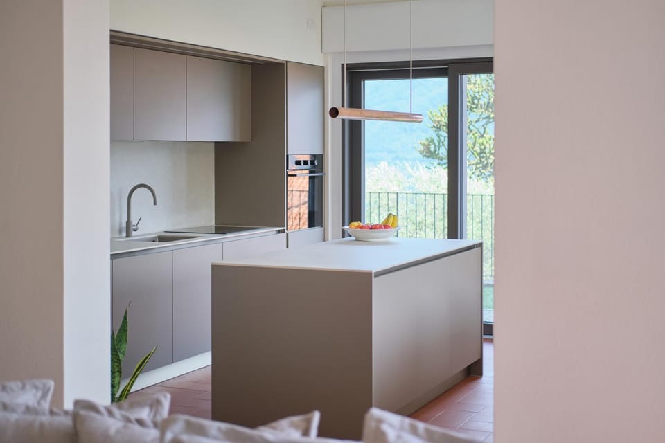 Kitchen or kitchenette, Lake view