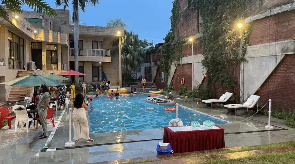 Swimming pool