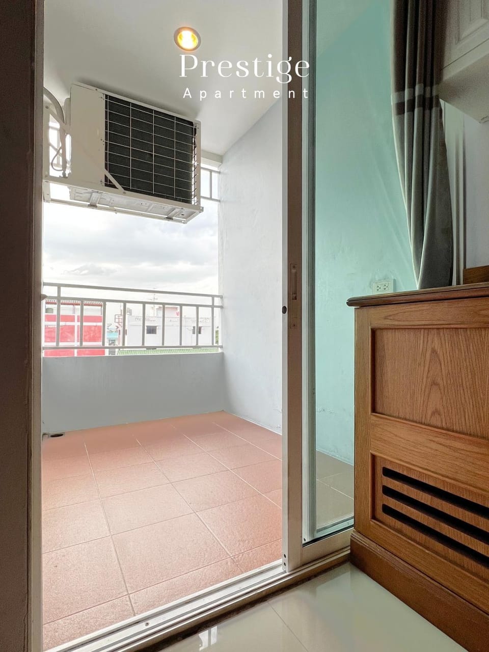 Balcony/Terrace, Text overlay