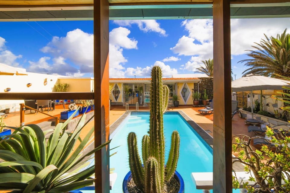 Property building, Patio, Day, Balcony/Terrace, Pool view, Swimming pool, sunbed