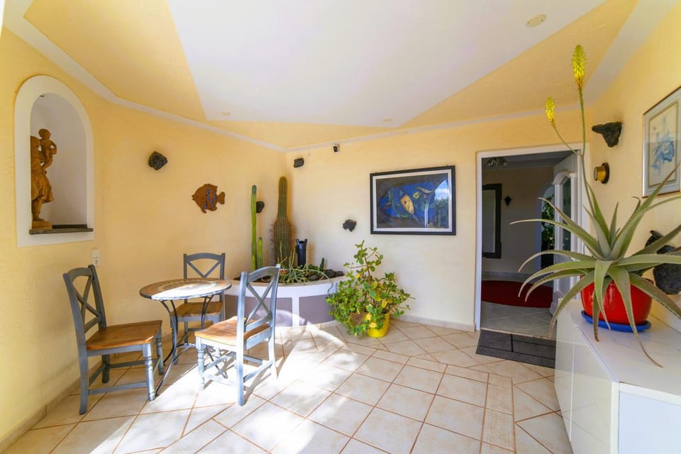 Facade/entrance, Lounge or bar