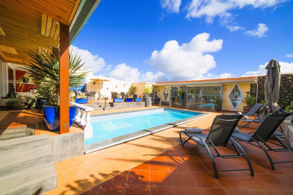 Property building, Patio, Communal lounge/ TV room, Day, Balcony/Terrace, Lounge or bar, Spa and wellness centre/facilities, Pool view, Swimming pool, sunbed