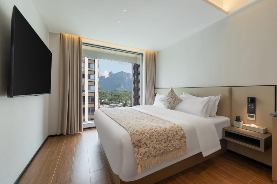 Bed, Photo of the whole room, Mountain view