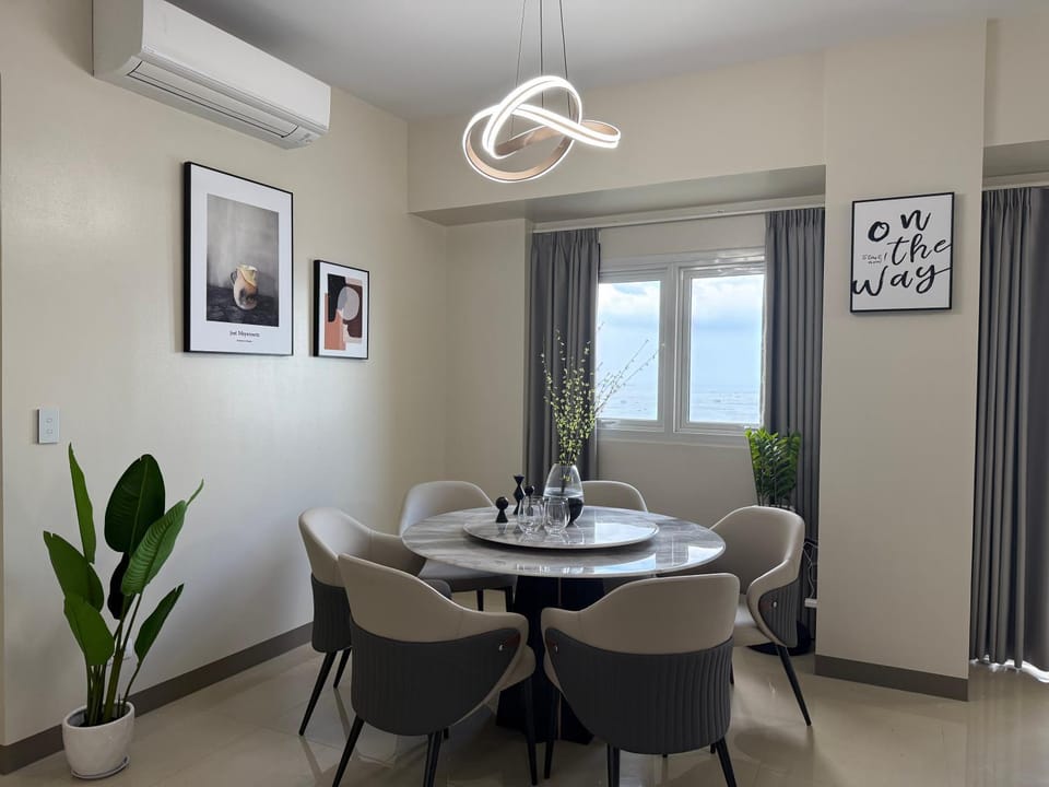 Living room, Seating area, Dining area, air conditioner