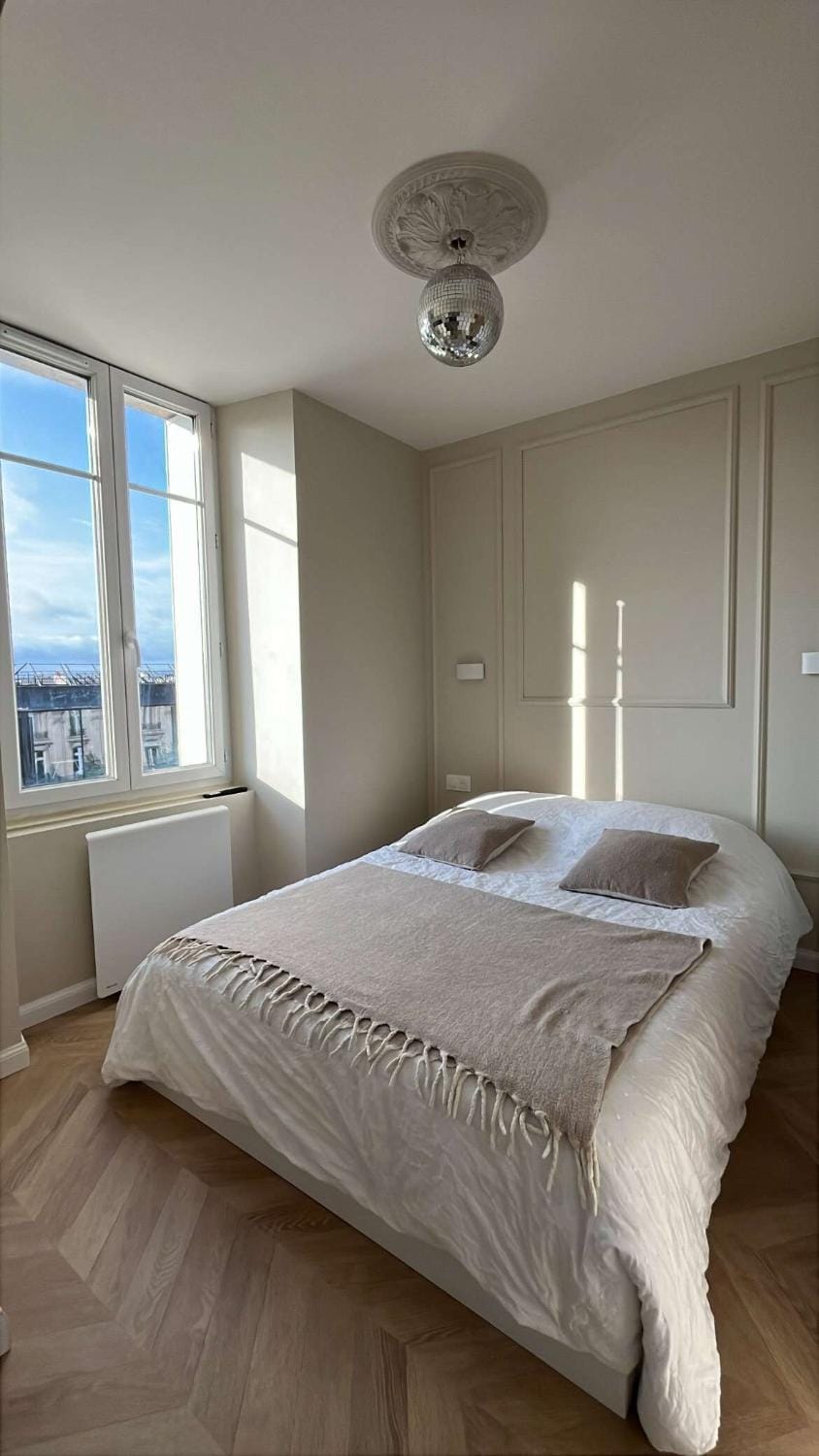 Bed, Photo of the whole room, Bedroom