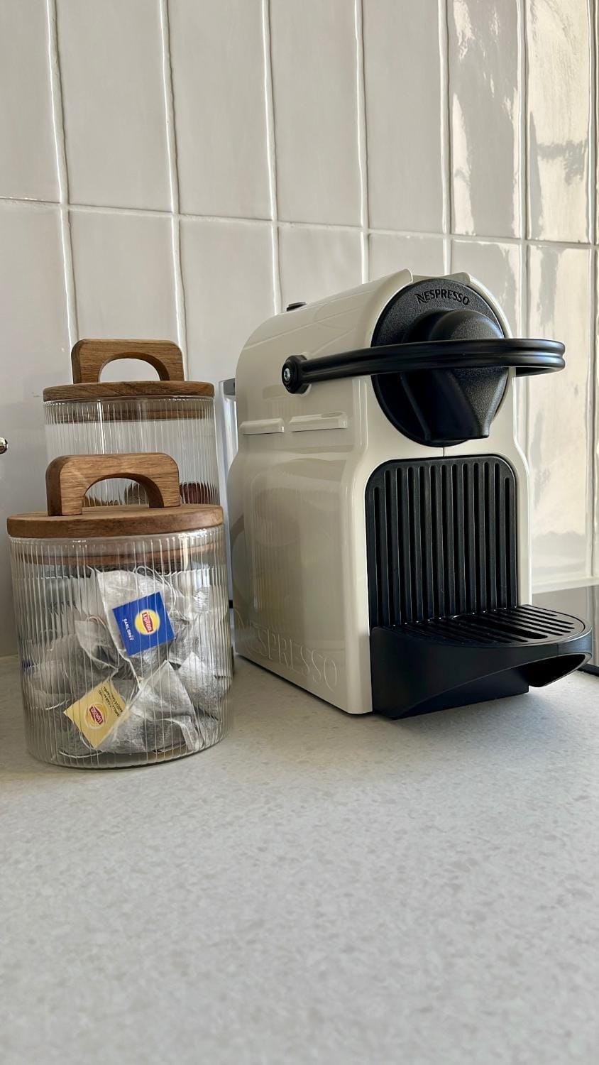 Coffee/tea facilities, furniture