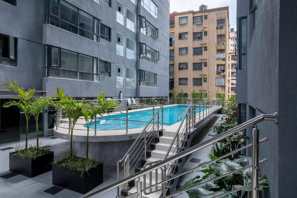 Property building, Balcony/Terrace, Pool view, Swimming pool, sunbed