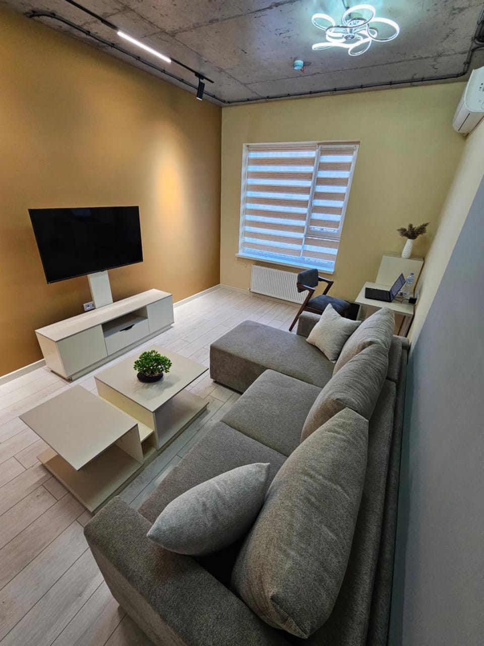 TV and multimedia, Living room, Evening entertainment