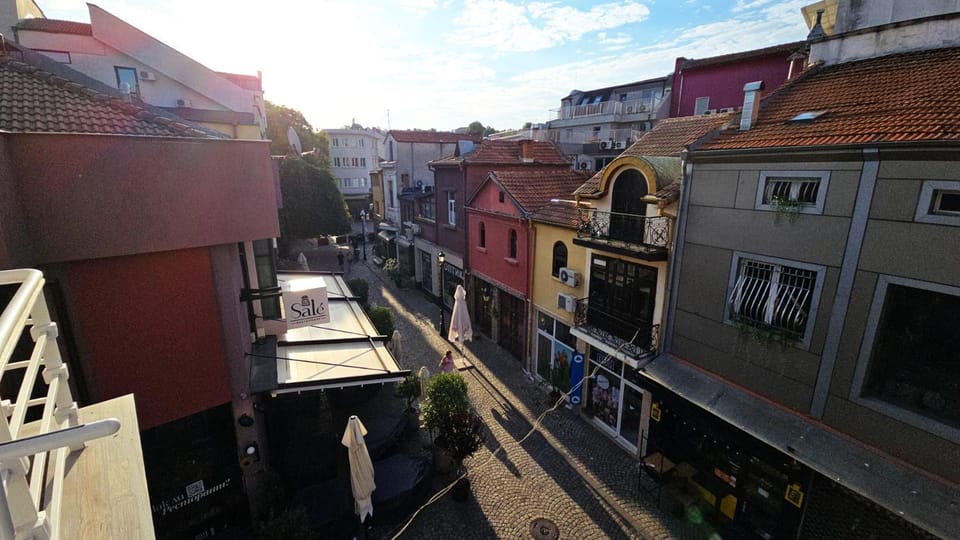 Property building, Neighbourhood, City view, Street view, Location